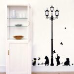 Wallpark Carino Gatto Giocando con Uccelli sotto Nero Strada Lampada Removibile Adesivi Murali Adesivi da Parete, Soggiorno Camera da Letto Casa DIY Arte Decorativo Adesivo Murale - Image 2