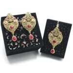Golden Artificial Bridal Maang Tikka earrings - Image 2