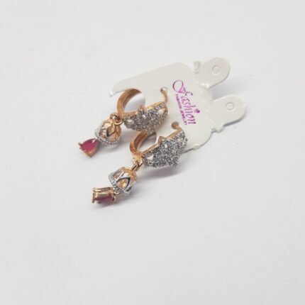 Earring golden latcan