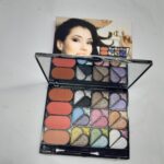 Charming lady eyeshadow and blusher - Image 3