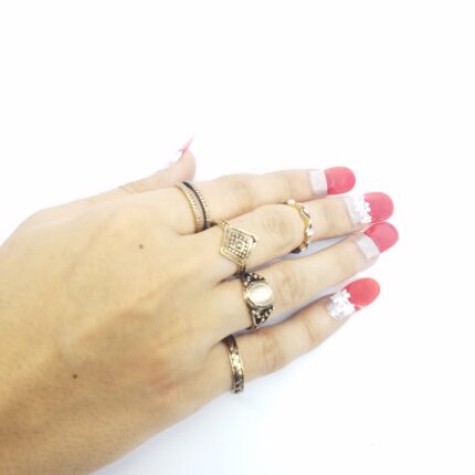 Antique GolDeN FIve RiNgS