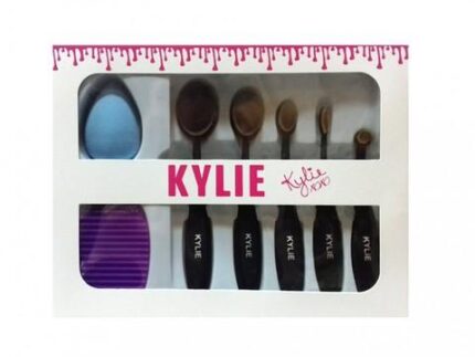 KYLIE MAKE UP BRUSHES WITH PUFF '2